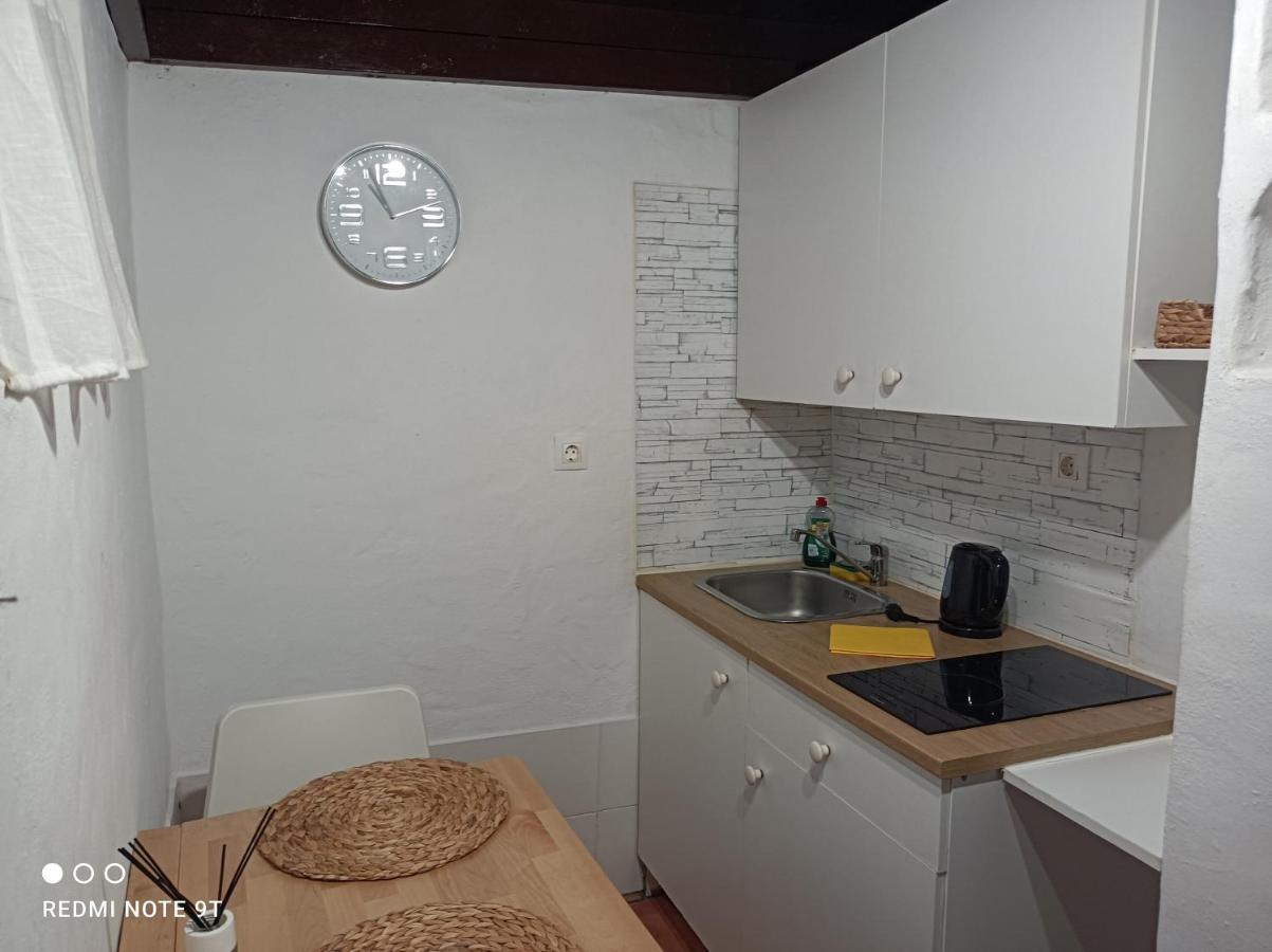 Ele House *